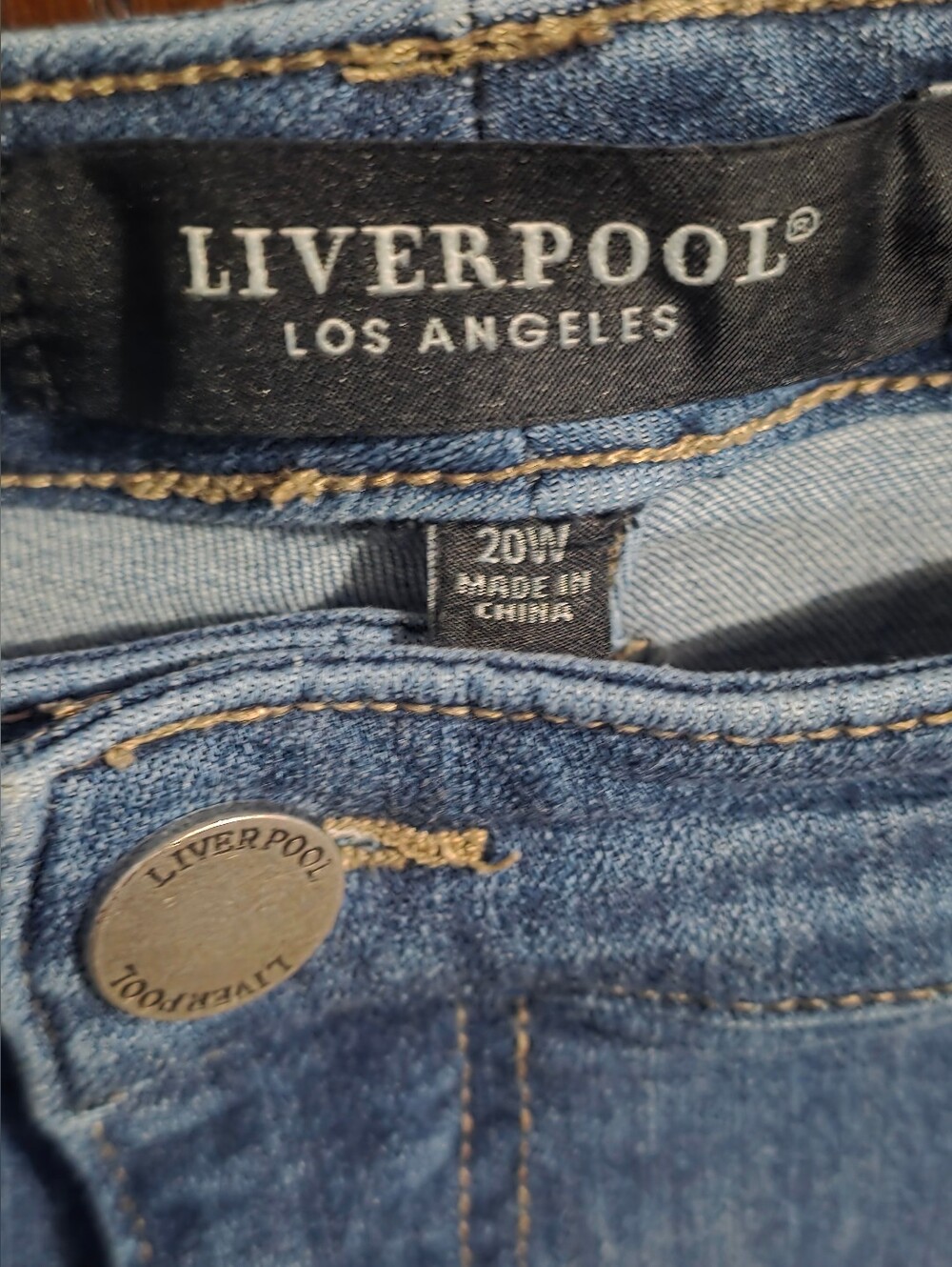 Liverpool Women's Mid Wash Straight-Leg Jeans - Picture 3 of 5